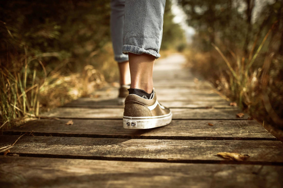 femme marche nature
